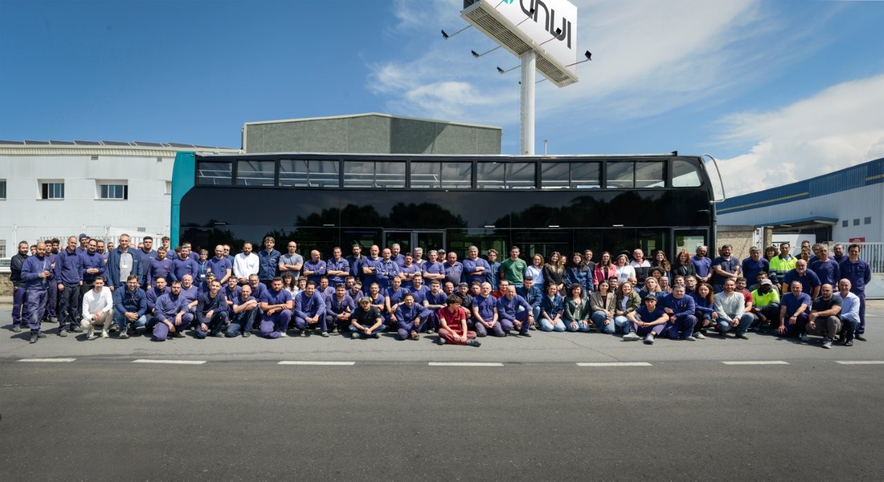 A UNVI concluiu a entrega de 18 autocarros turísticos de dois pisos100% elétricos i23 à Transports Metropolitans de Barcelona (TMB)